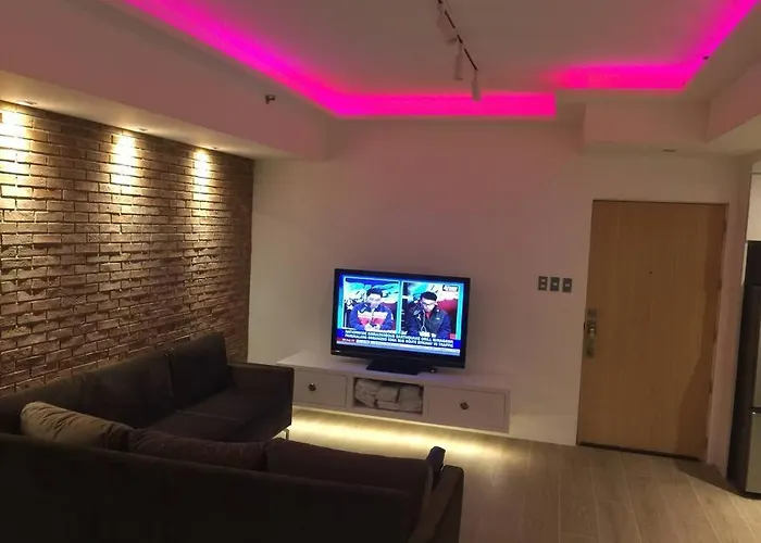 Cozy60sqm 1br Balcony/prking/wifi/ntflix Near Mall Apartment *